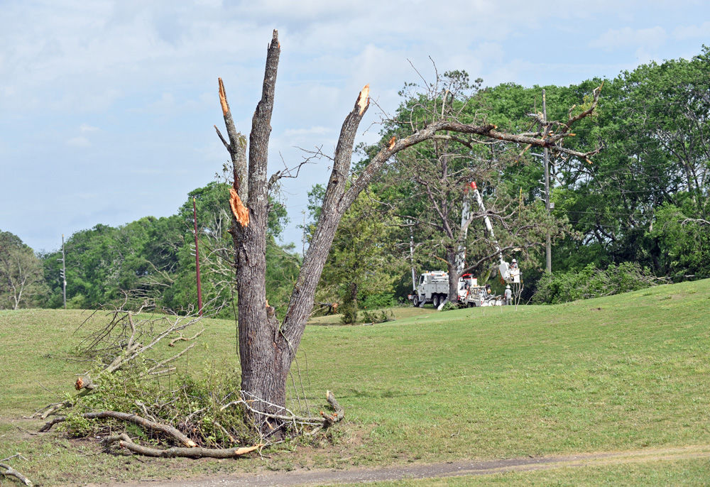Tornado damages Eufaula